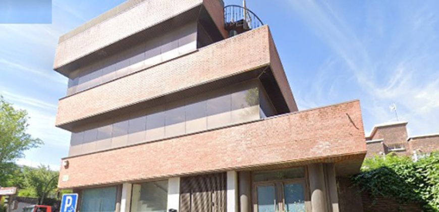 Edificio de uso mixto en Pozuelo de Alarcón